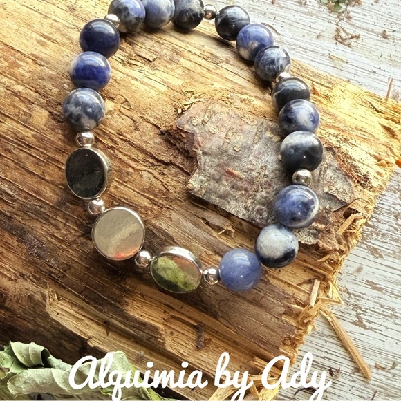 Lapis lazuli statement bracelet - Picture 1 of 1
